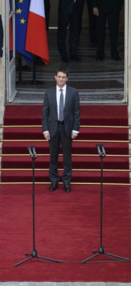 Peu sûr de lui mais dominateur : Manuel Valls à reçu mardi les clés de Matignon de son tragique prédécesseur